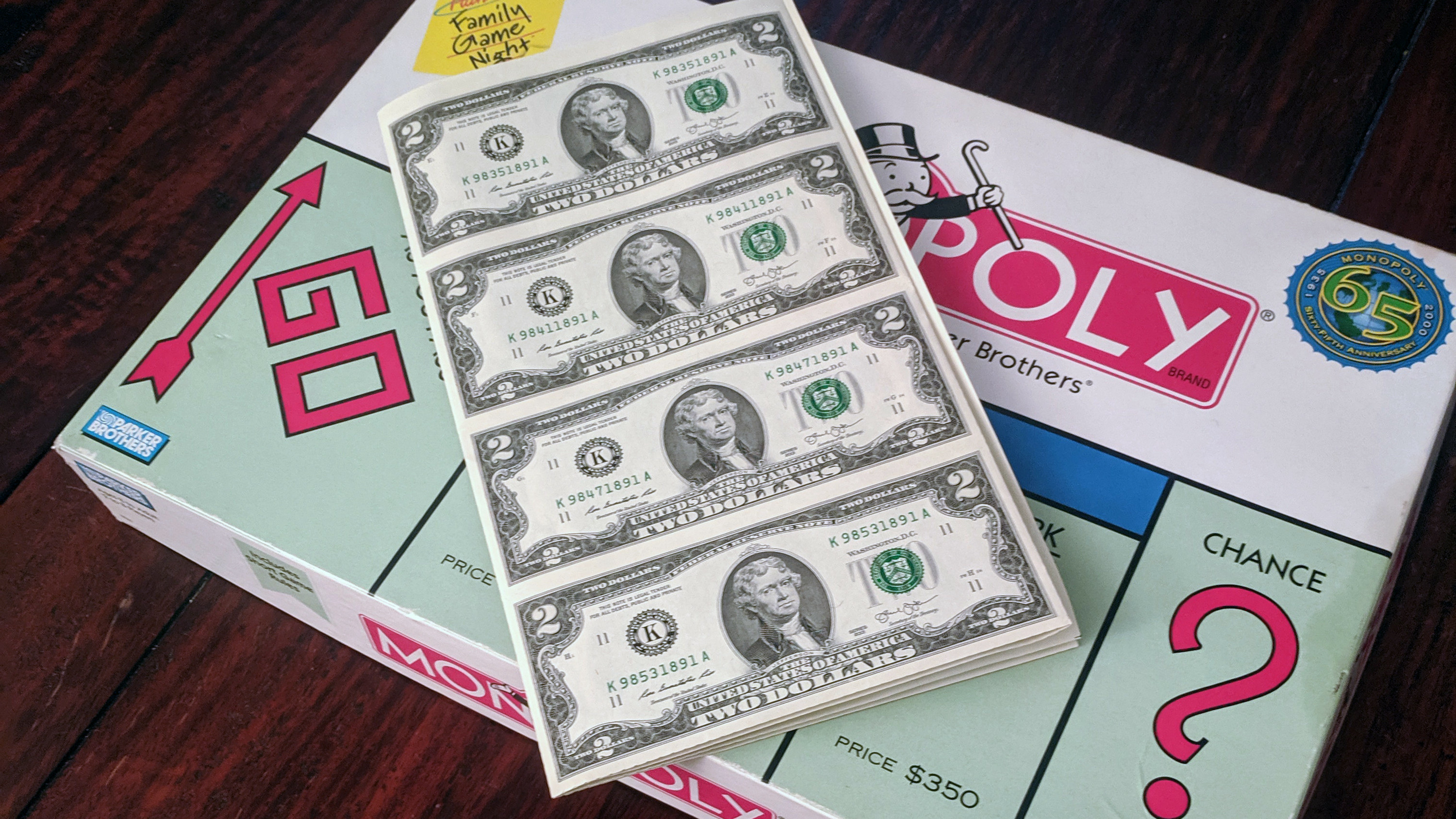 アメリカのドル紙幣は裁断前のつながった1枚シートの状態でも公式に売