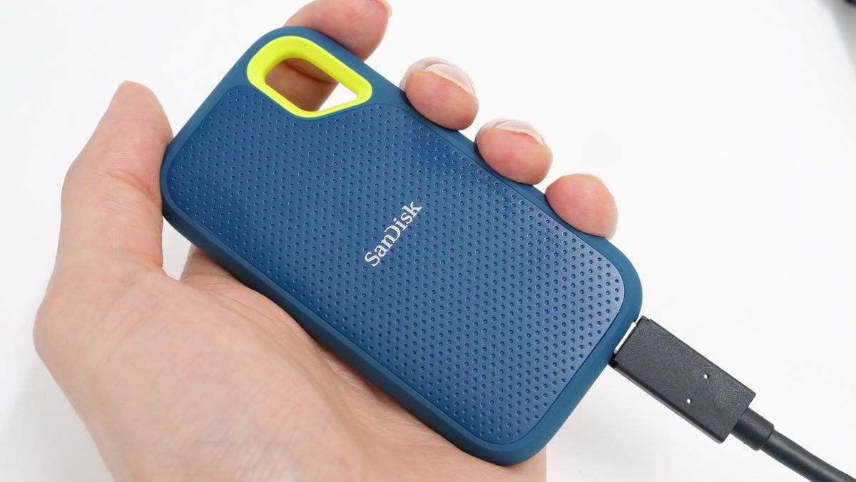 1TBの大容量をコンパクトな手のひらサイズに収めたポータブルSSD