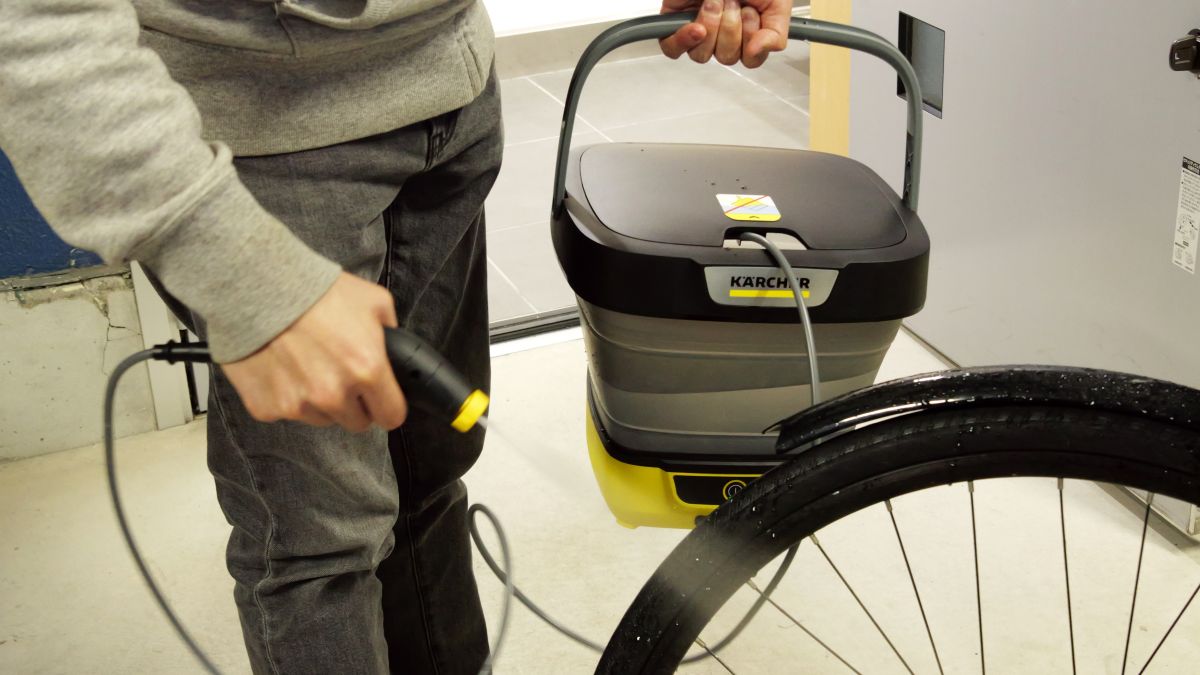 ケルヒャーのバッテリー駆動＆タンク一体型洗浄機「OC 3 Foldable」は