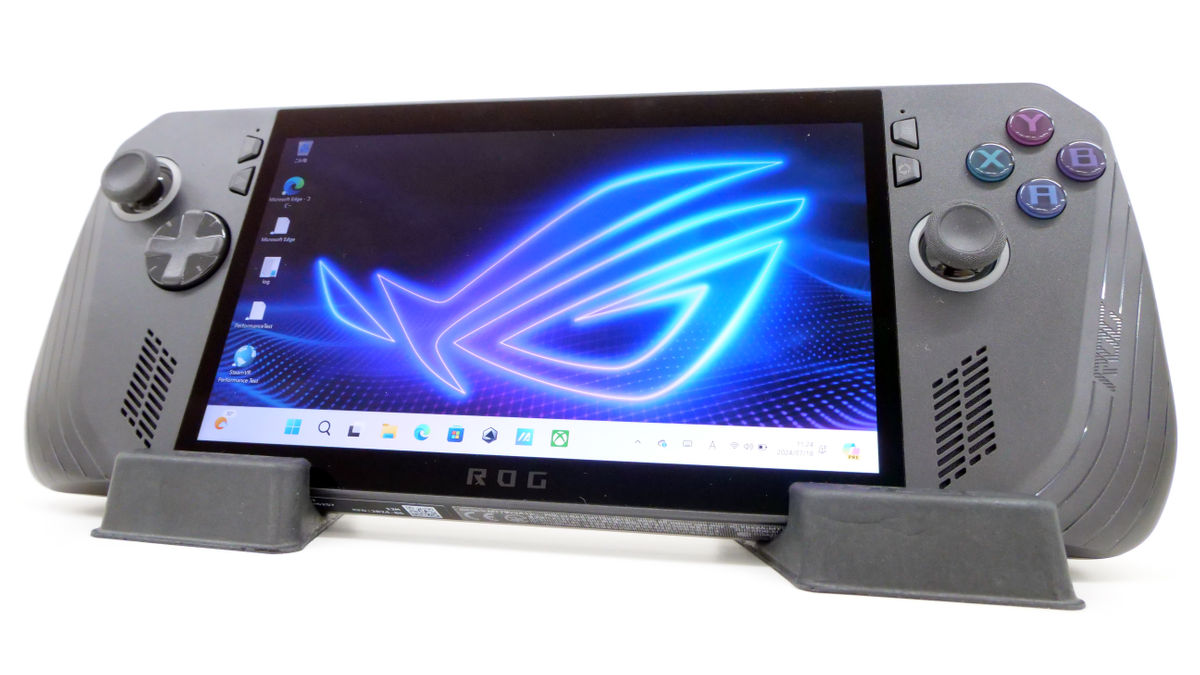 ASUSのWindows 11搭載ポータブルゲーミングPC「ROG Ally X」外観フォト