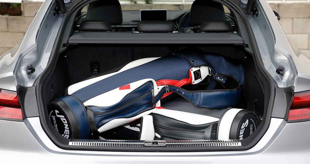 アウディにキャディバッグが何個積めるか試した - BRUDER