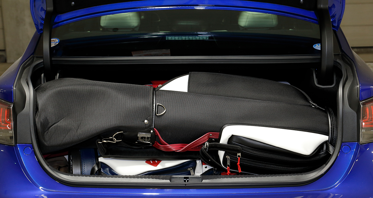 レクサスにキャディバッグが何個積めるか試した - BRUDER