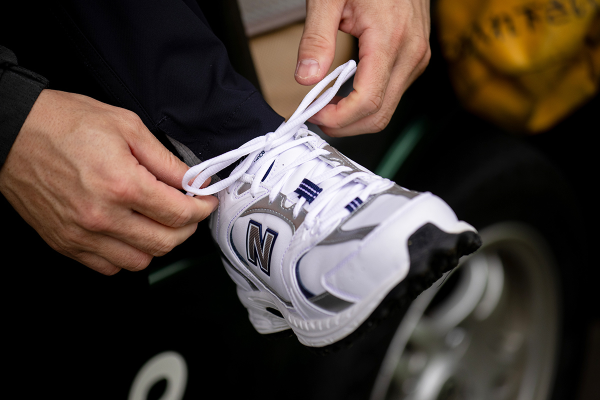 見た目のカジュアルさとは裏腹に…なんだこの足を包み込むフィット感は