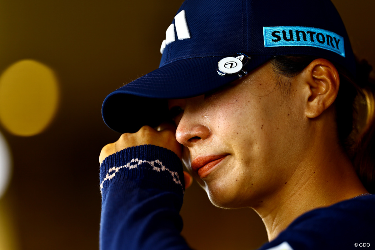 気持ちは前向きだったから」 渋野日向子は悔し涙の5試合ぶり予選通過