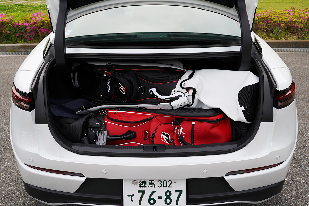 トヨタ「クラウン クロスオーバー」キャディバッグ何個積める