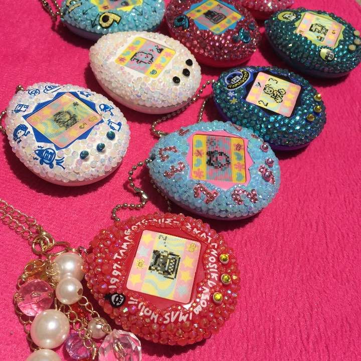 確認中】可愛すぎるたまごっち！デコケース❤︎絆創膏付き by メルカリ