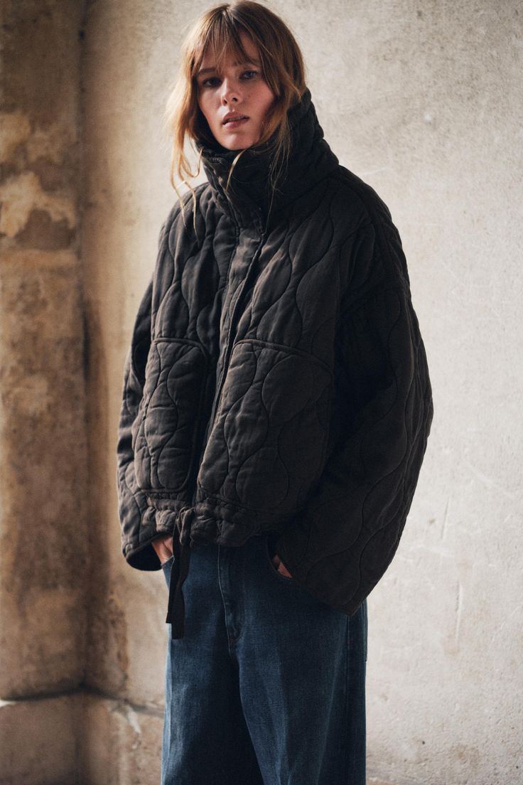 PADDED JACKET ZW COLLECTION | Quilted jacket outfit, Padded jacket