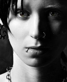 ドラゴンタトゥーの女」のアイデア 15 件 | ドラゴンタトゥーの女