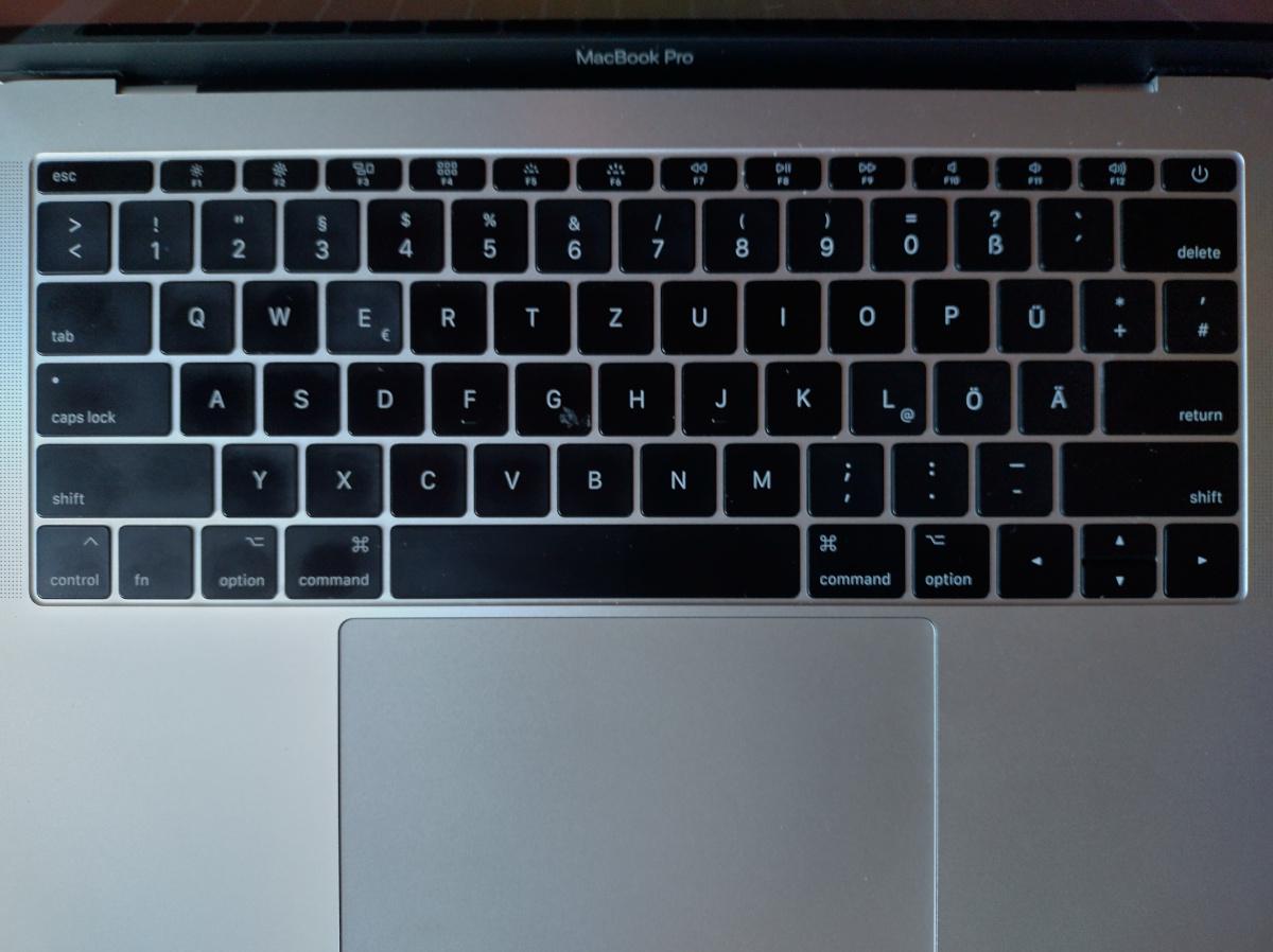 皆さん、こんにちは。中古のMacBook Pro 13インチ（2017年）を買いまし