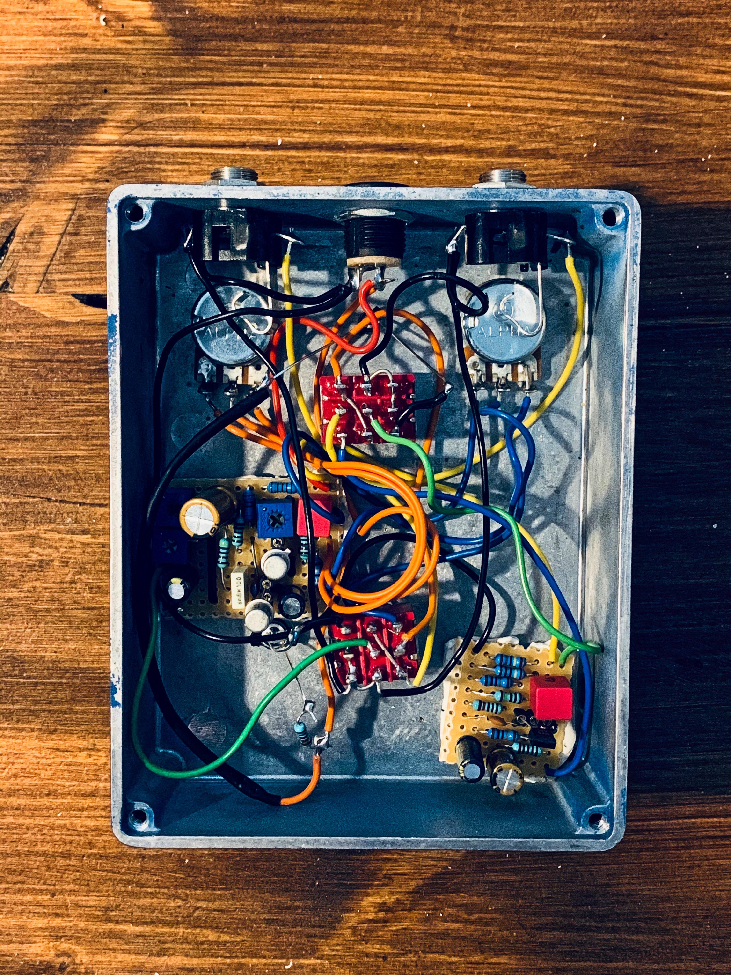 MXR Classic 108 Fuzz - 内部の様子 : r/diypedals