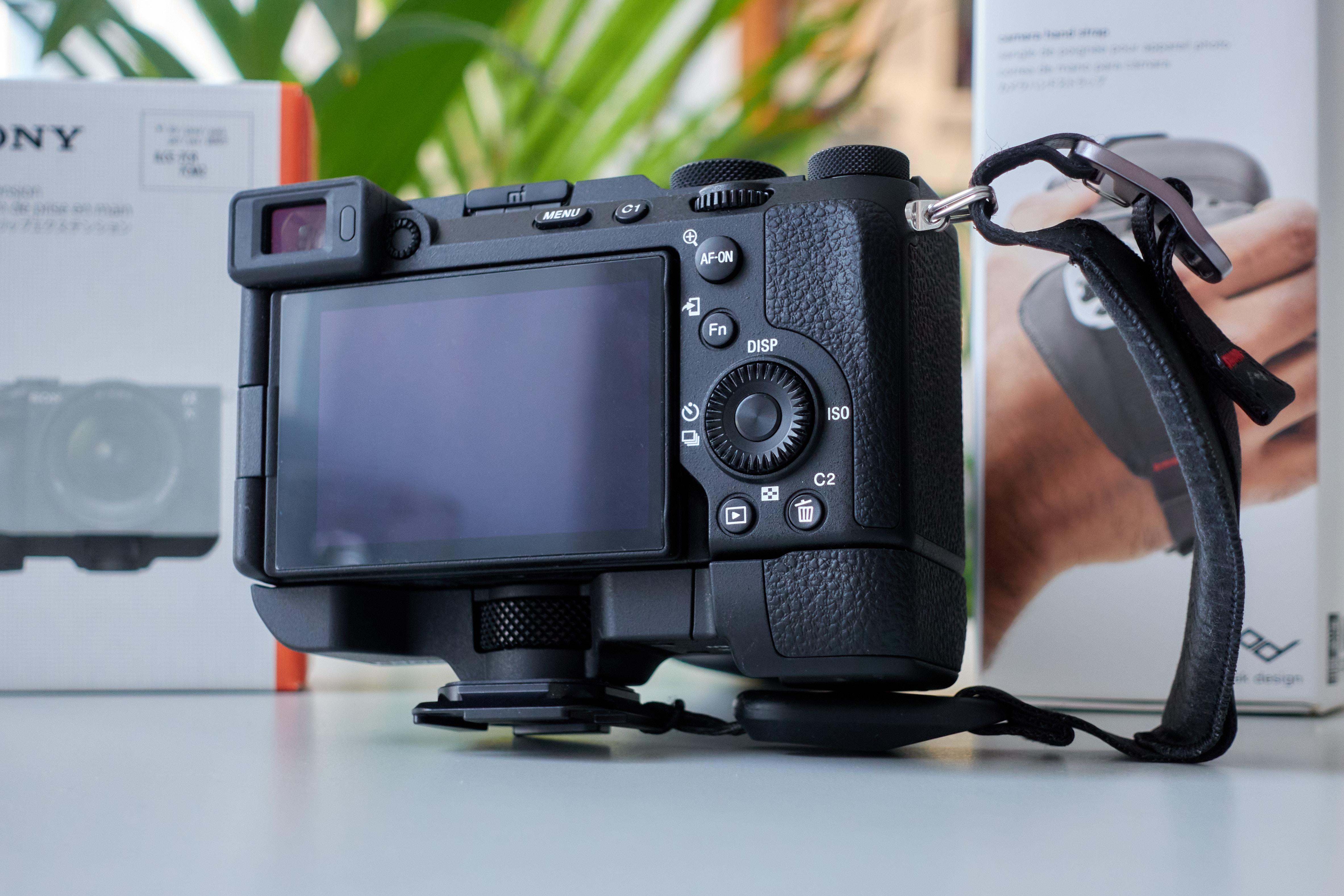 A7c II + GP-X2 グリップエクステンション + Peak design Clutch: いい