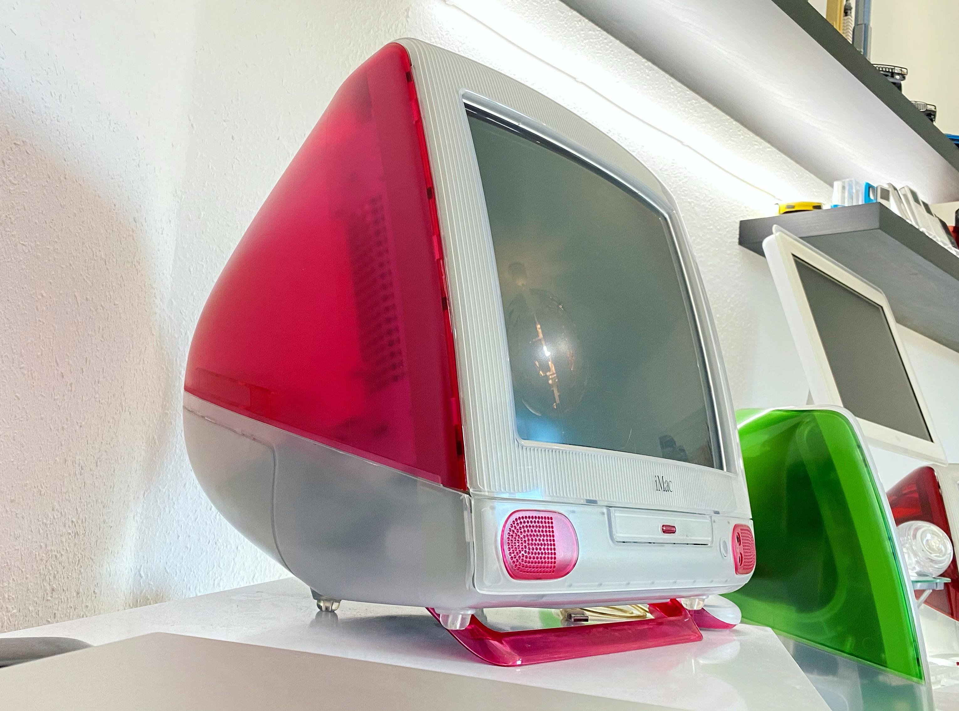 Apple iMac G3 ストロベリー、1999年製、266MHz CPU搭載。どの色が一番
