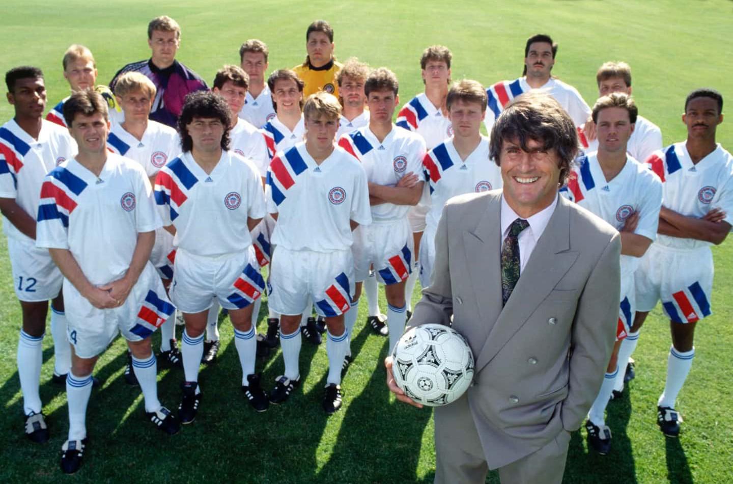 1994年のワールドカップ。アメリカ代表チームとそのコーチ。ボラ・ミル