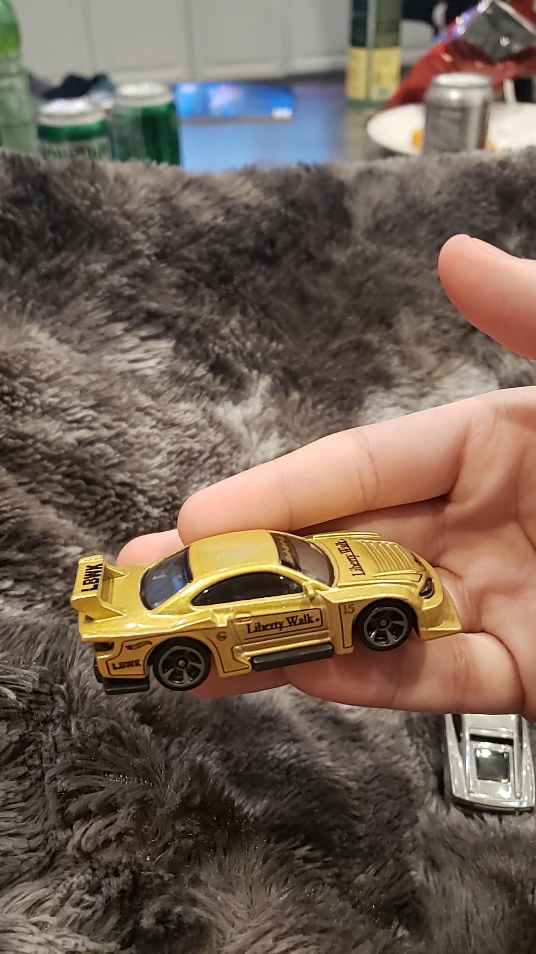 What you think of the gold liberty walk s15? I have the black