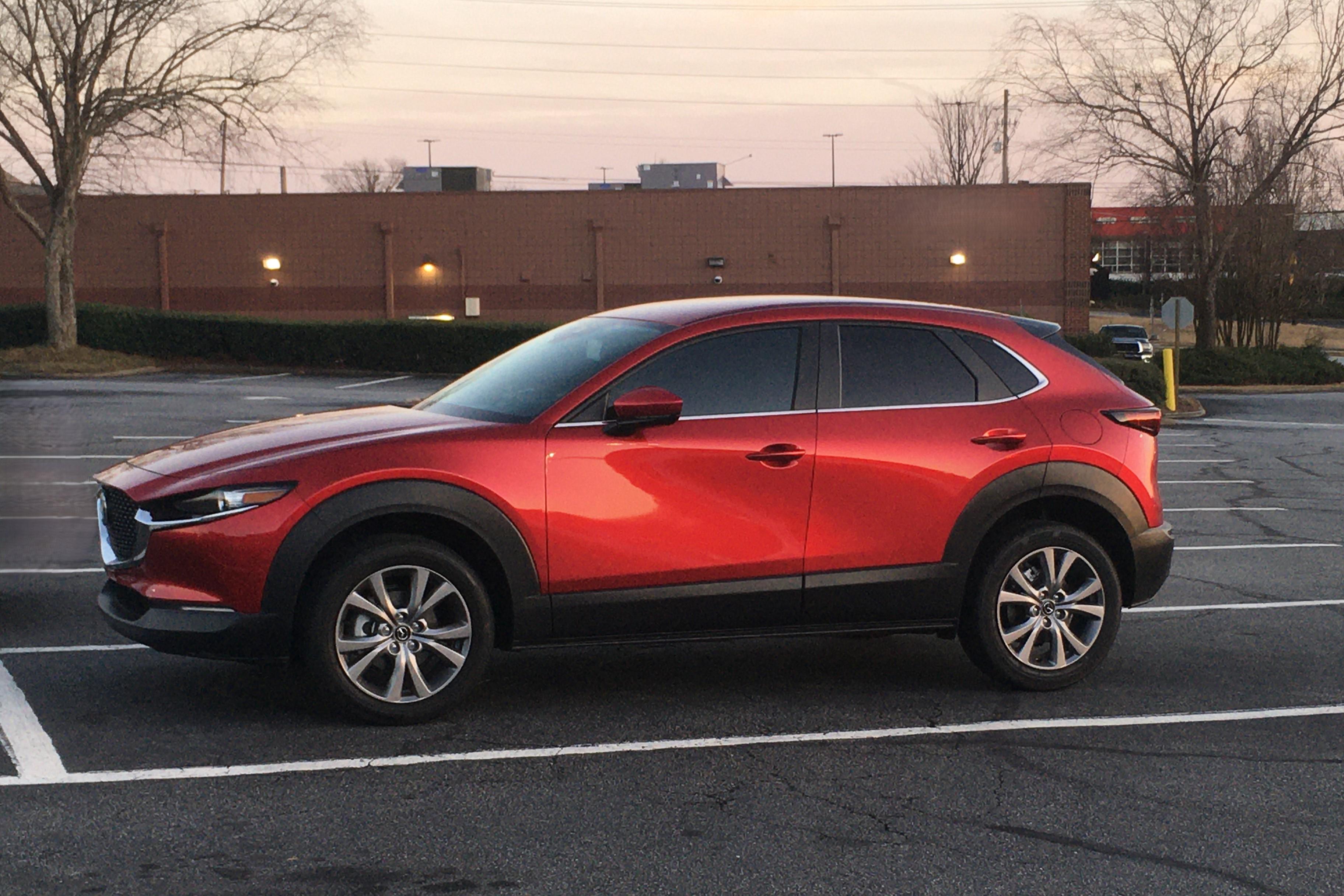 夕方のうちのソウルレッドクリスタルCX-30をサッと一枚📸 : r/mazda