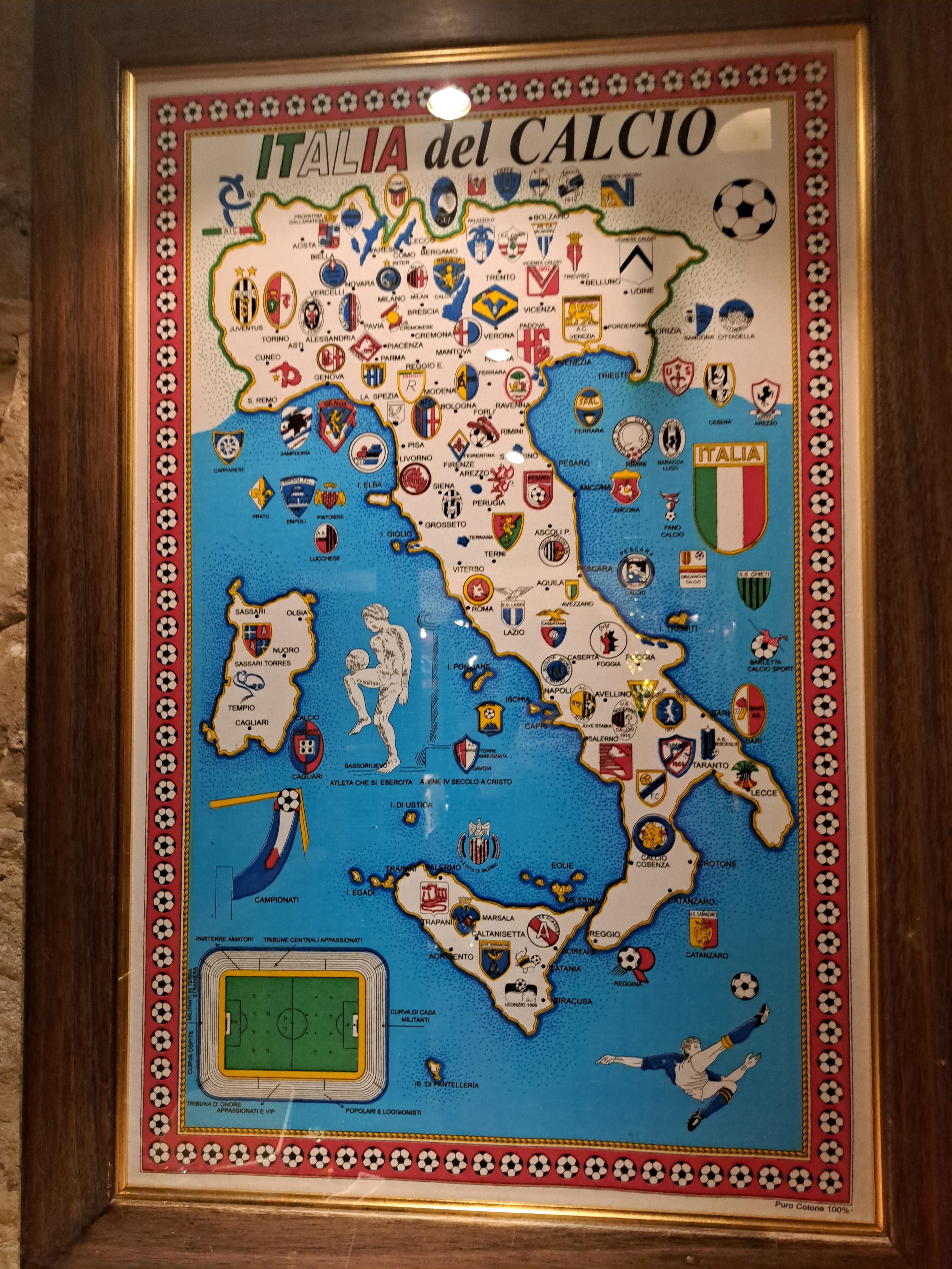イタリアのレストランで見つけたイタリアのサッカークラブの地図 : r