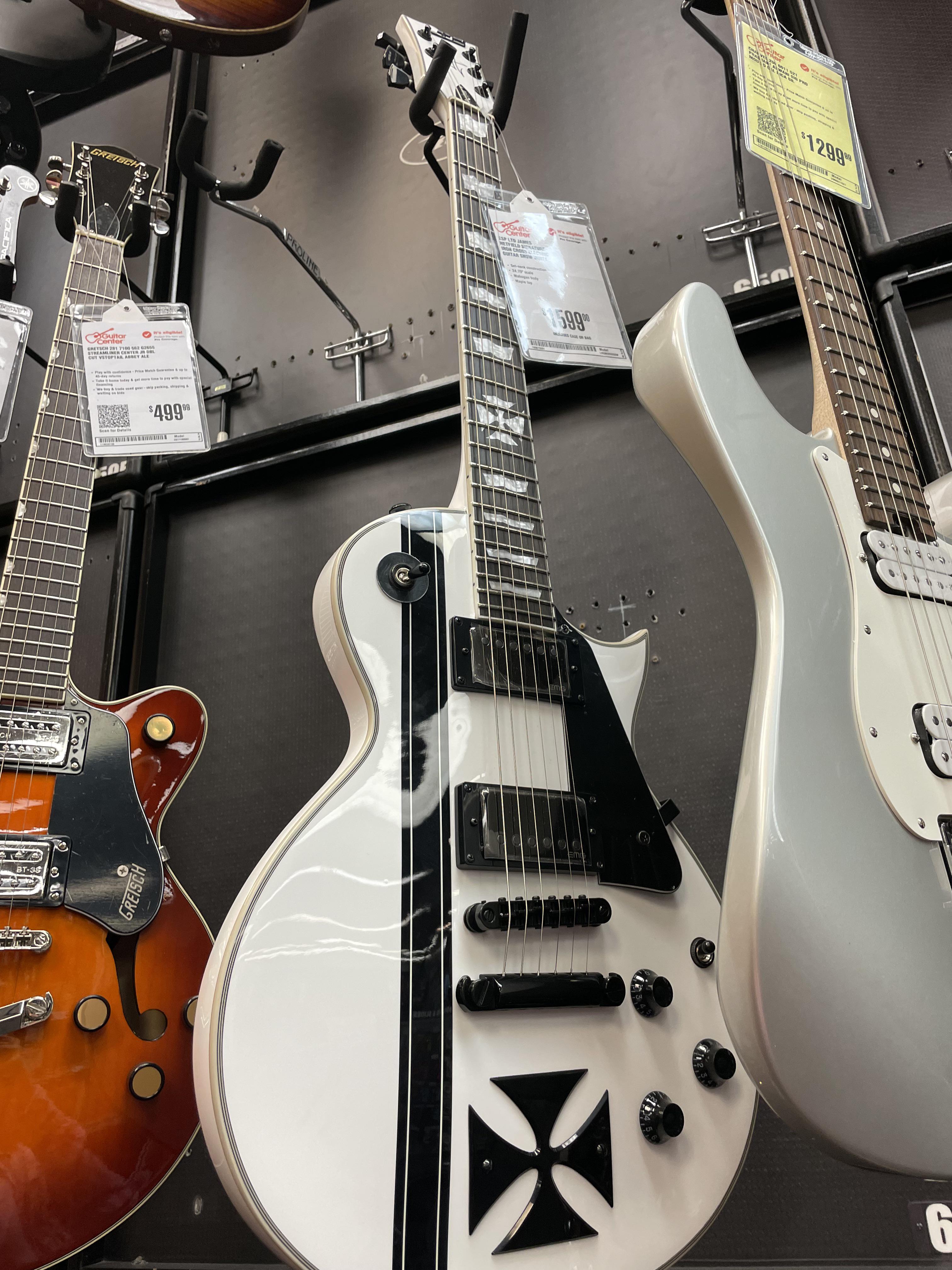 昨日、ギターセンターでジェイムズ・ヘットフィールドのアイアンクロス