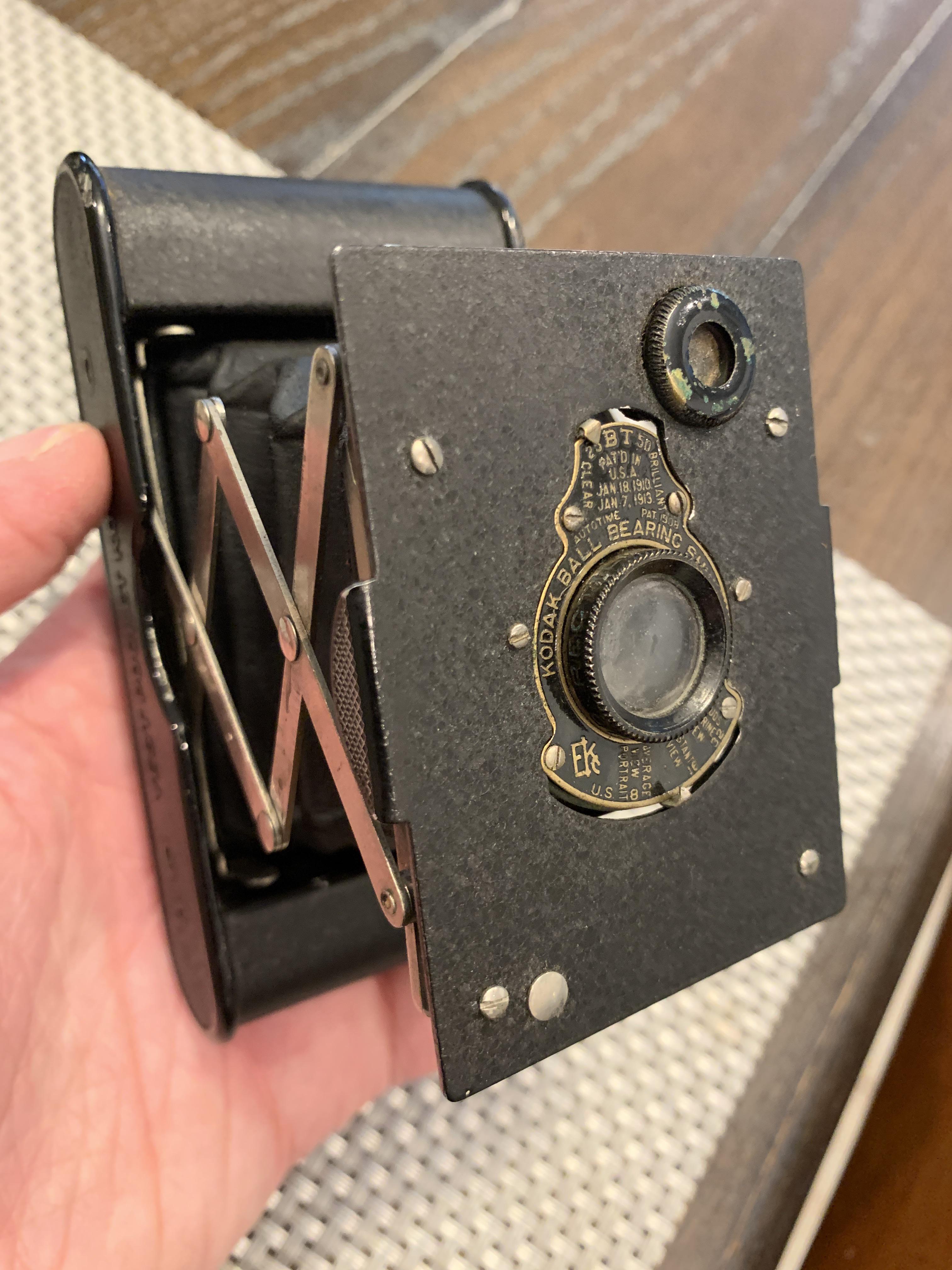 おじいちゃんにもらった100年以上前のKodak Vest Pocket Camera。 : r