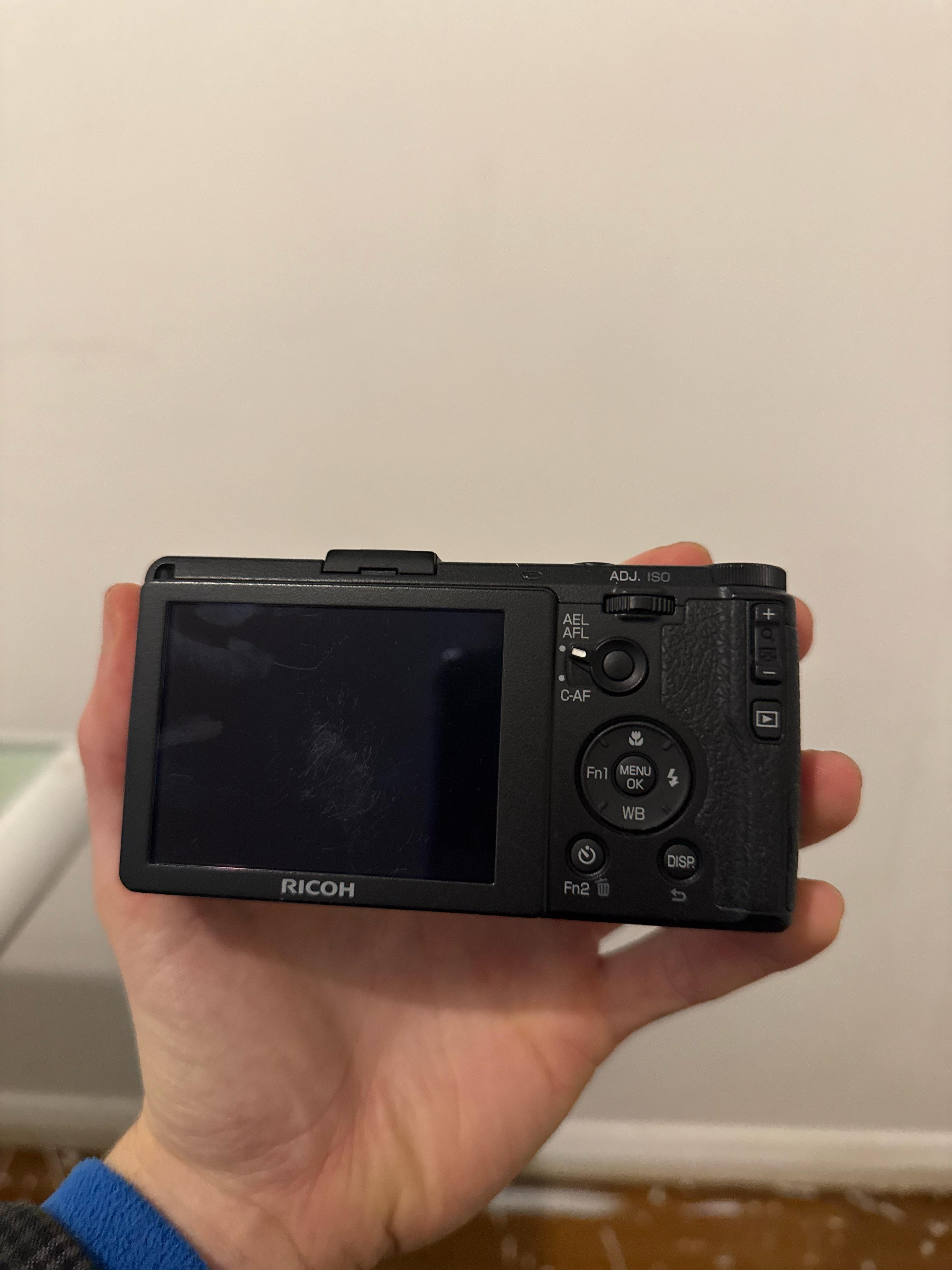 誰か、リコーGR APS-Cのシャッター回数ってどうやって確認するのか知っ