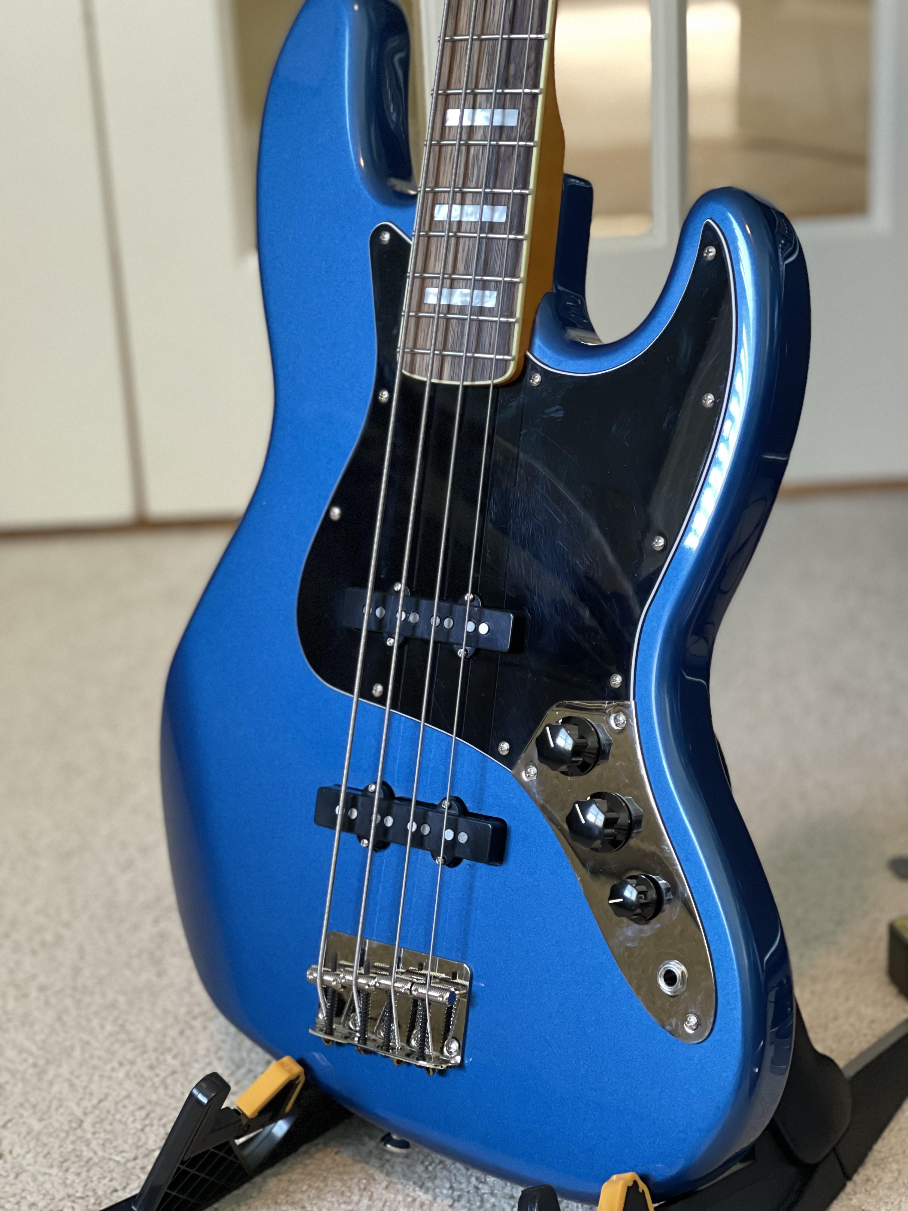 Squier Classic Vibe 60s jazz bass : r/BassGuitar