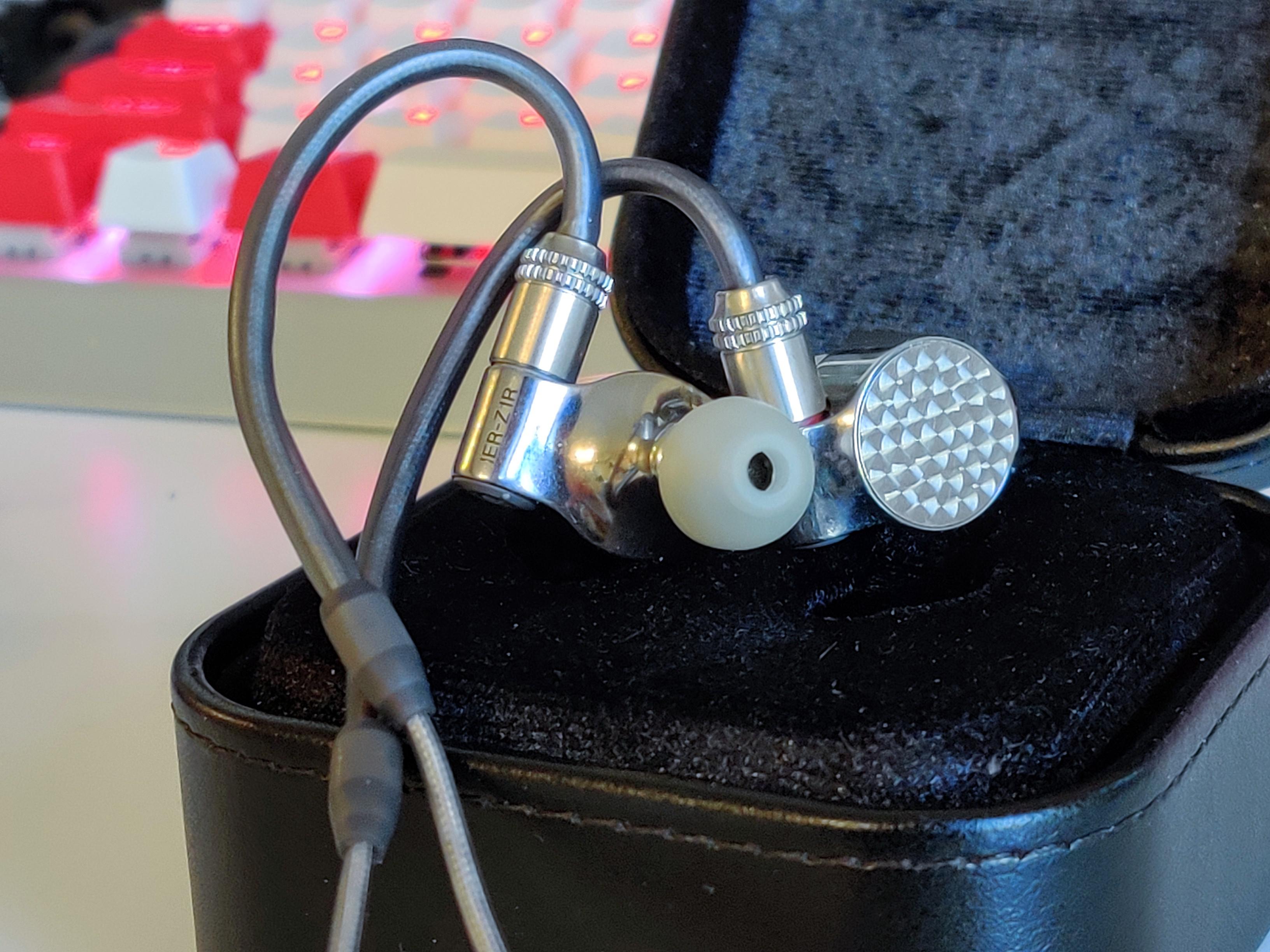 Sonic bling (Sony IER-Z1R) : r/headphones