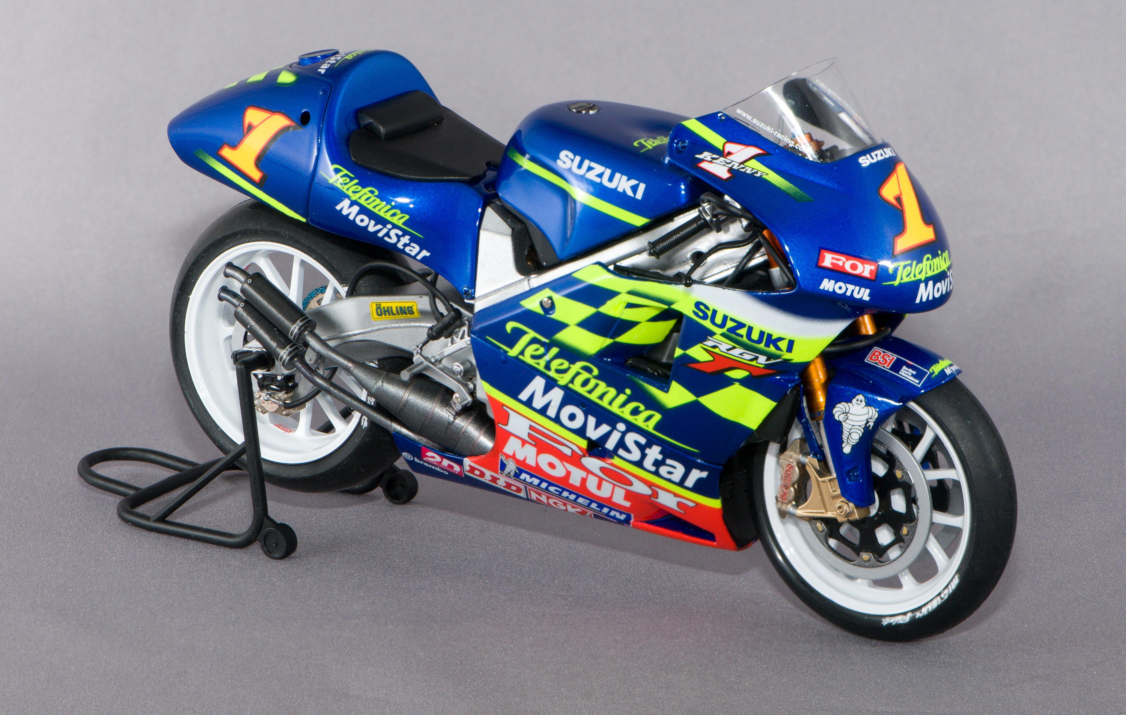 1/12 Tamiya Suzuki RGV-500 - Kenny Roberts Jr. - 2001 Moto GP