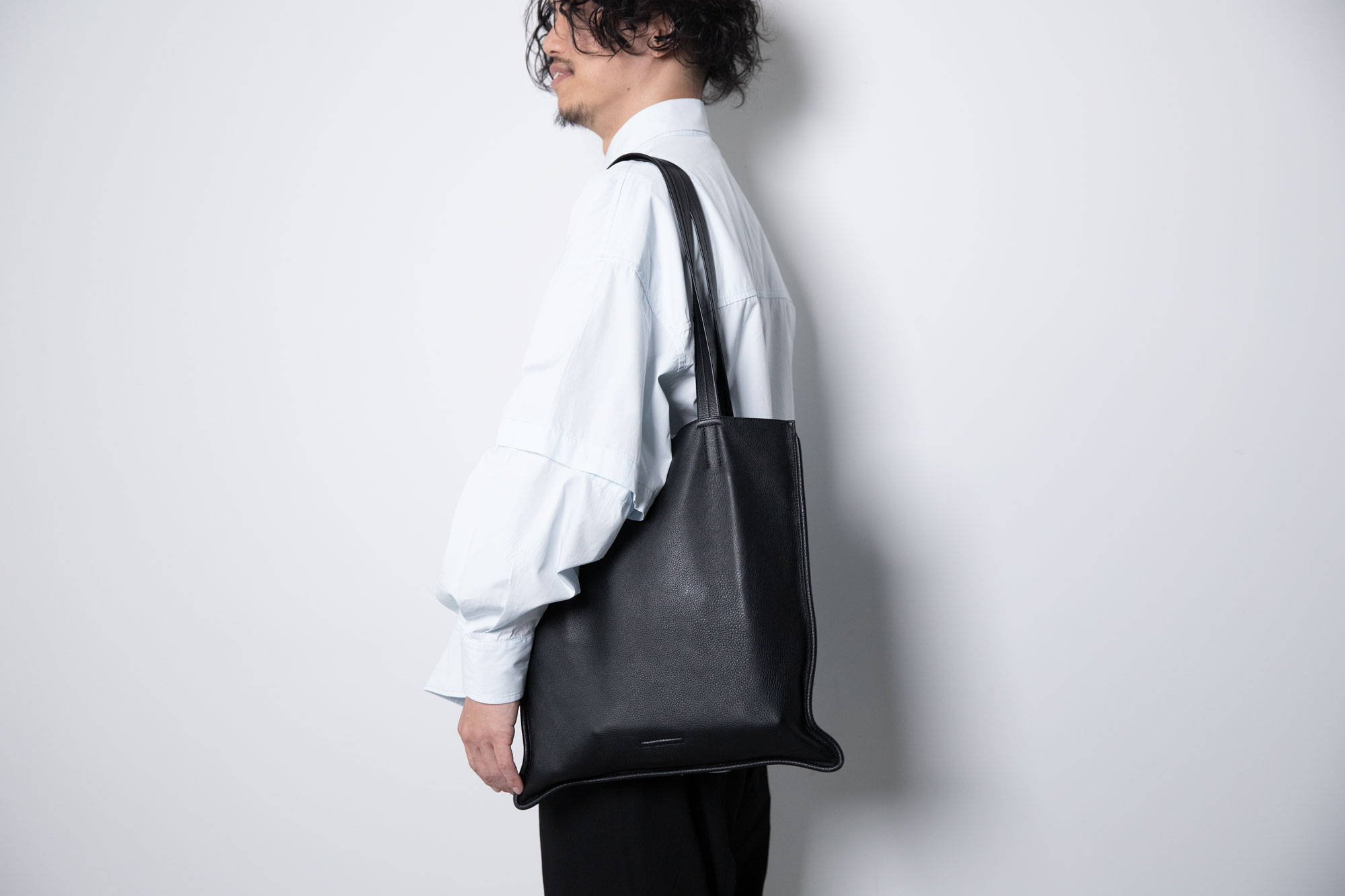 objects in “objcts” vol.1 デザイナー・角森のバッグの中身 – objcts.io