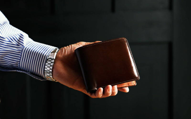 スタッフ愛用品 コードバン 二折財布 / 土屋鞄製造所