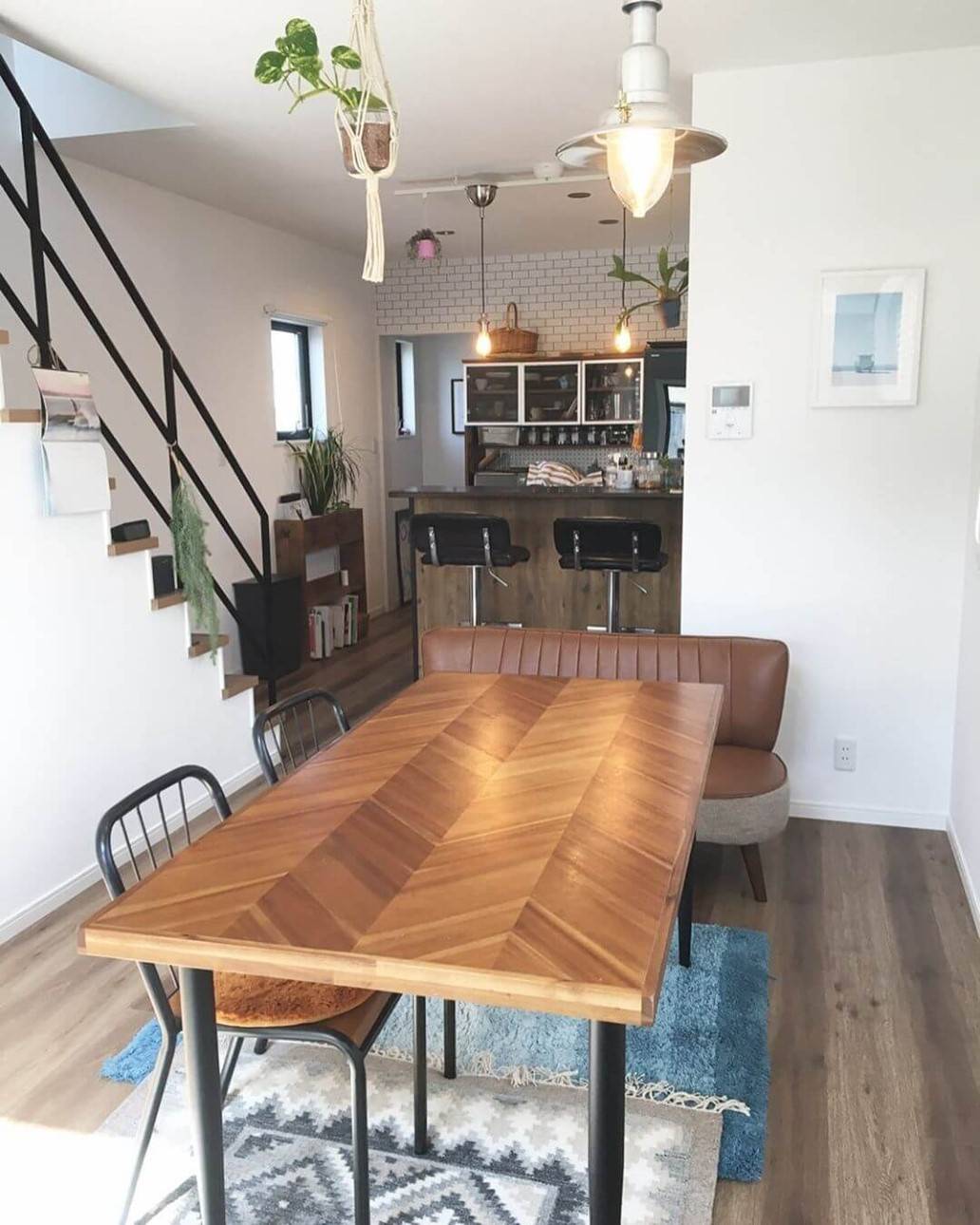 おしゃれなダイニングテーブルおすすめ7選【2人用など人数別・丸形も