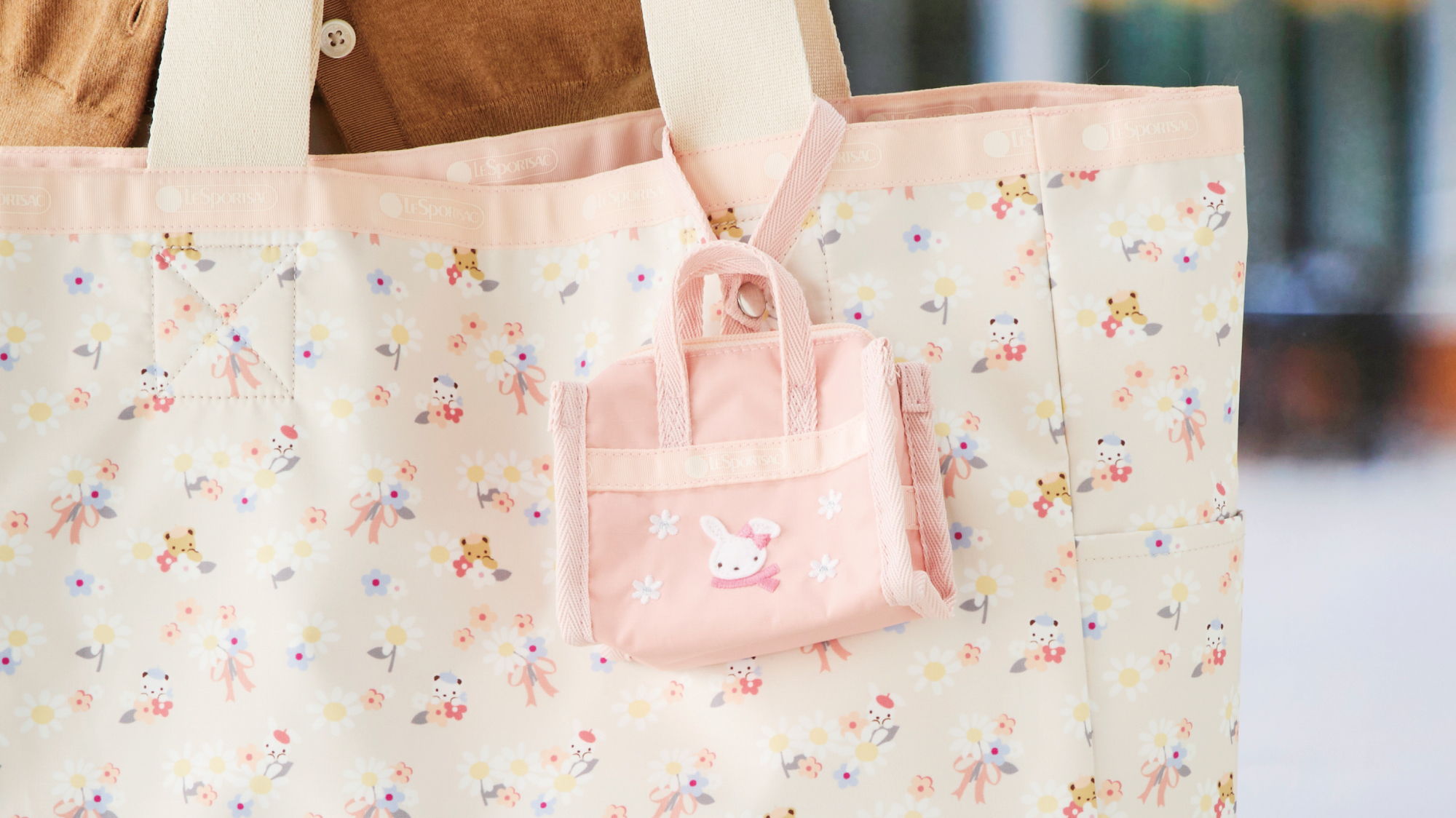 LeSportsacとのコラボレーション第4弾が登場！ | ファミリア公式サイト