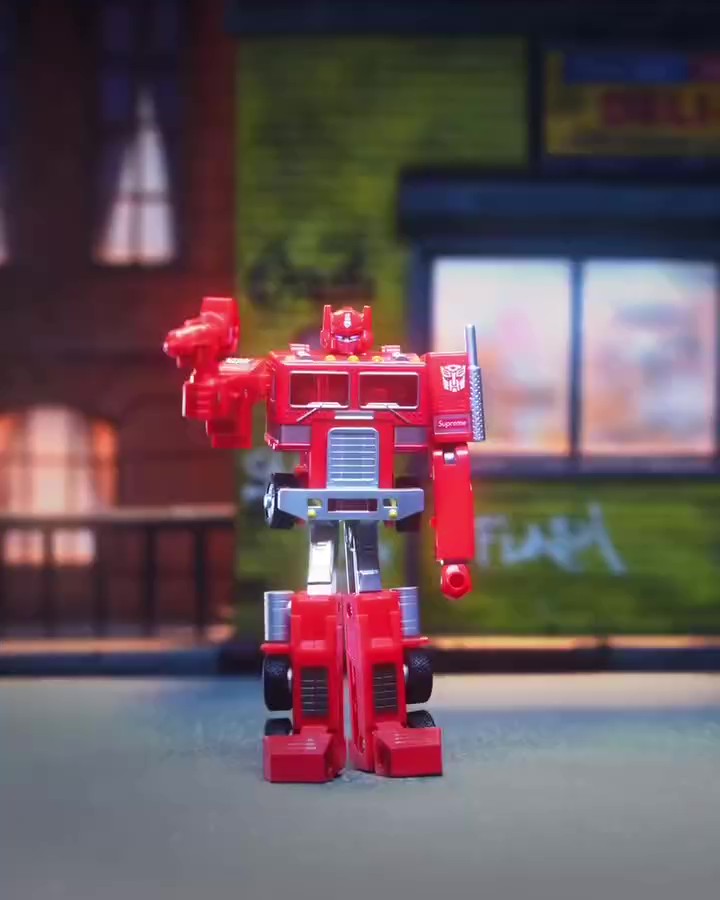 Daily Prime - Supreme X Transformers G1 Optimus Prime Official
