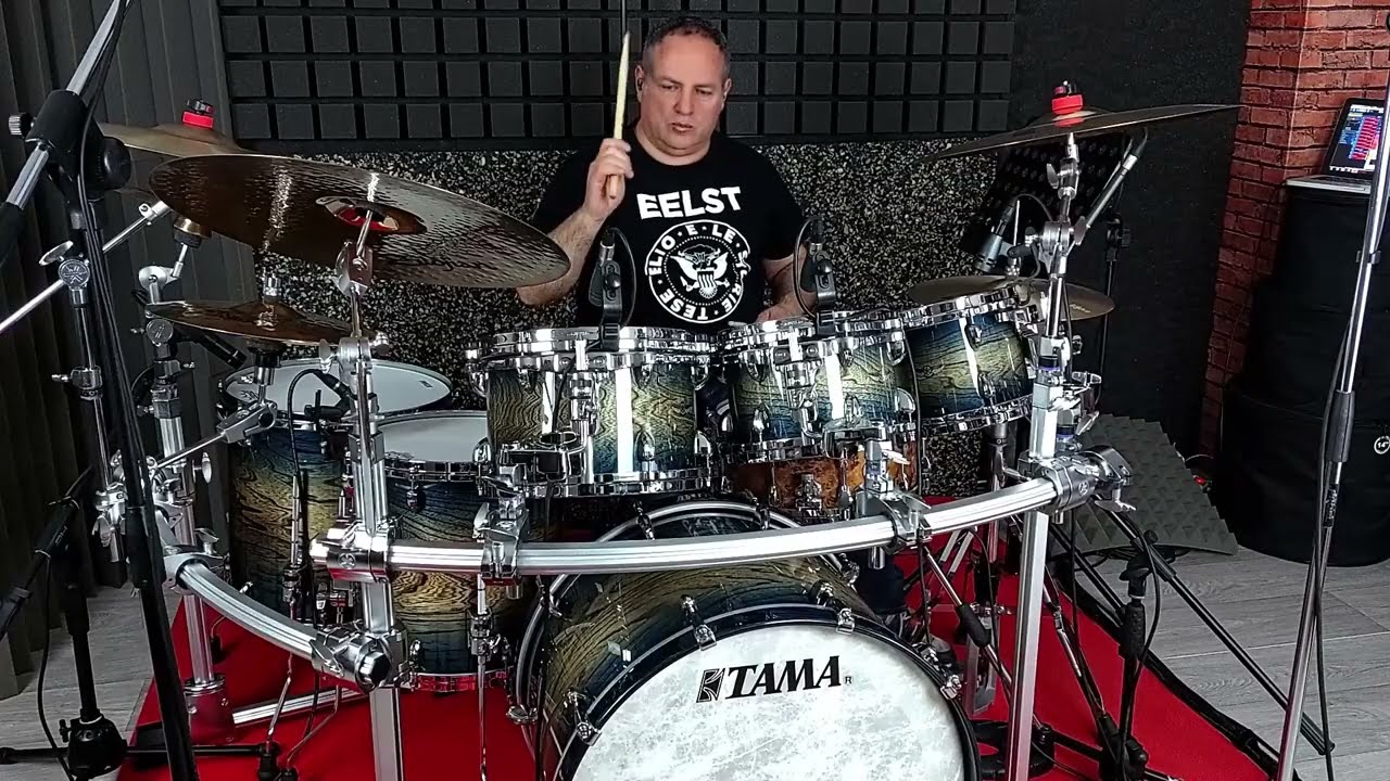 Tama Star Walnut- Indigo Japanese Sen Burst finish (AIJB) sound