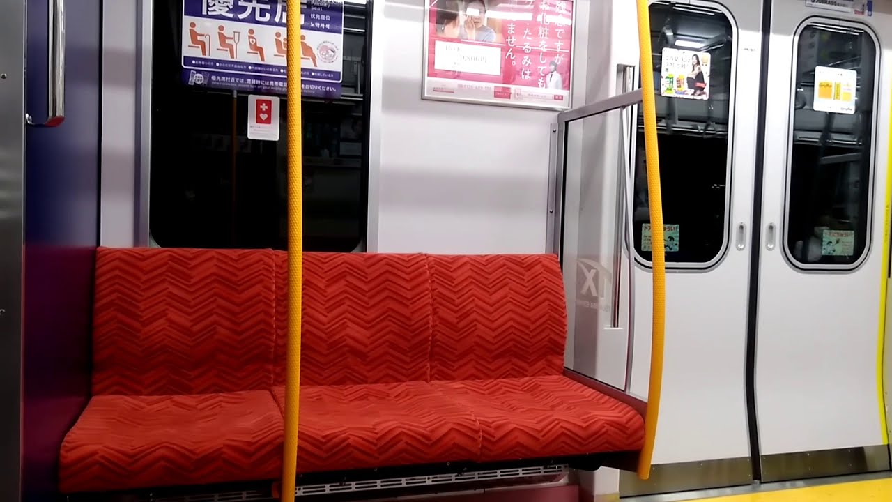 つくばエクスプレス新型車両TXｰ3000系車内 優先席の様子 八潮駅下車