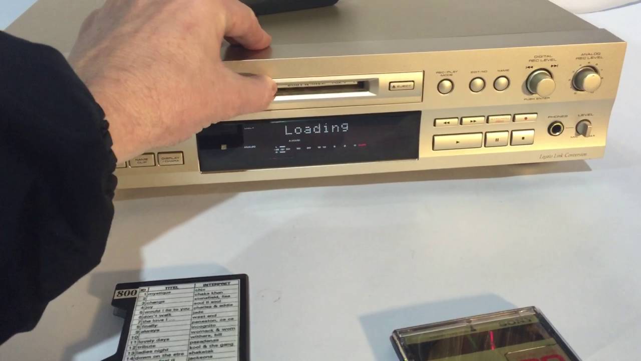 Pioneer MJ-D5 Minidisc - YouTube