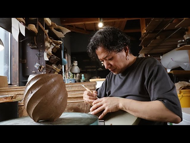 常滑焼 轆轤による朱泥急須づくり（三代目山田陶山） Tokoname-yaki A