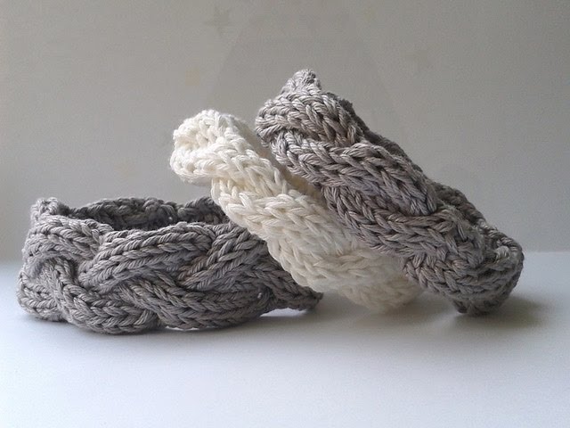 KNITTING TUTORIAL - SMALL CABLED BANGLE - YouTube