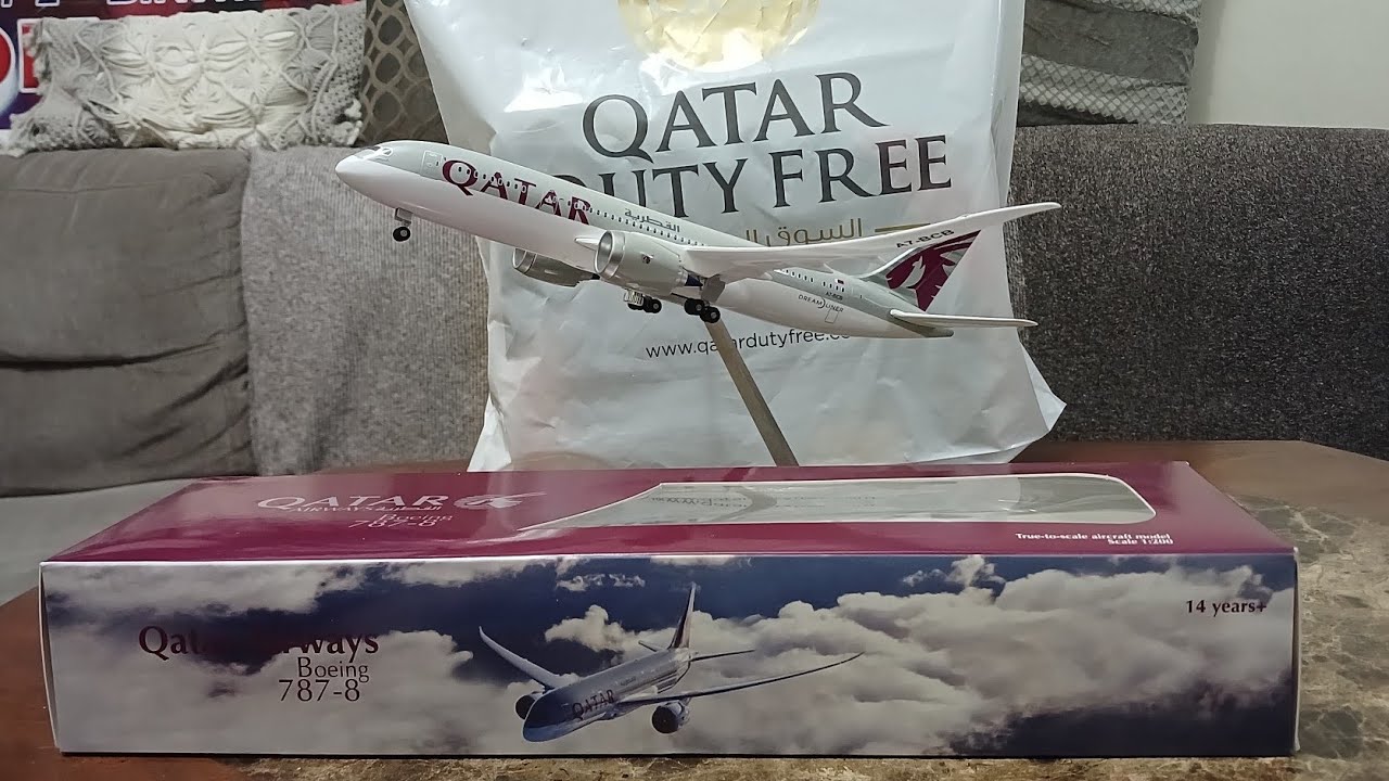 Socatec UNBOXING Qatar Airways B787-8 Dreamliner 1:200 Model