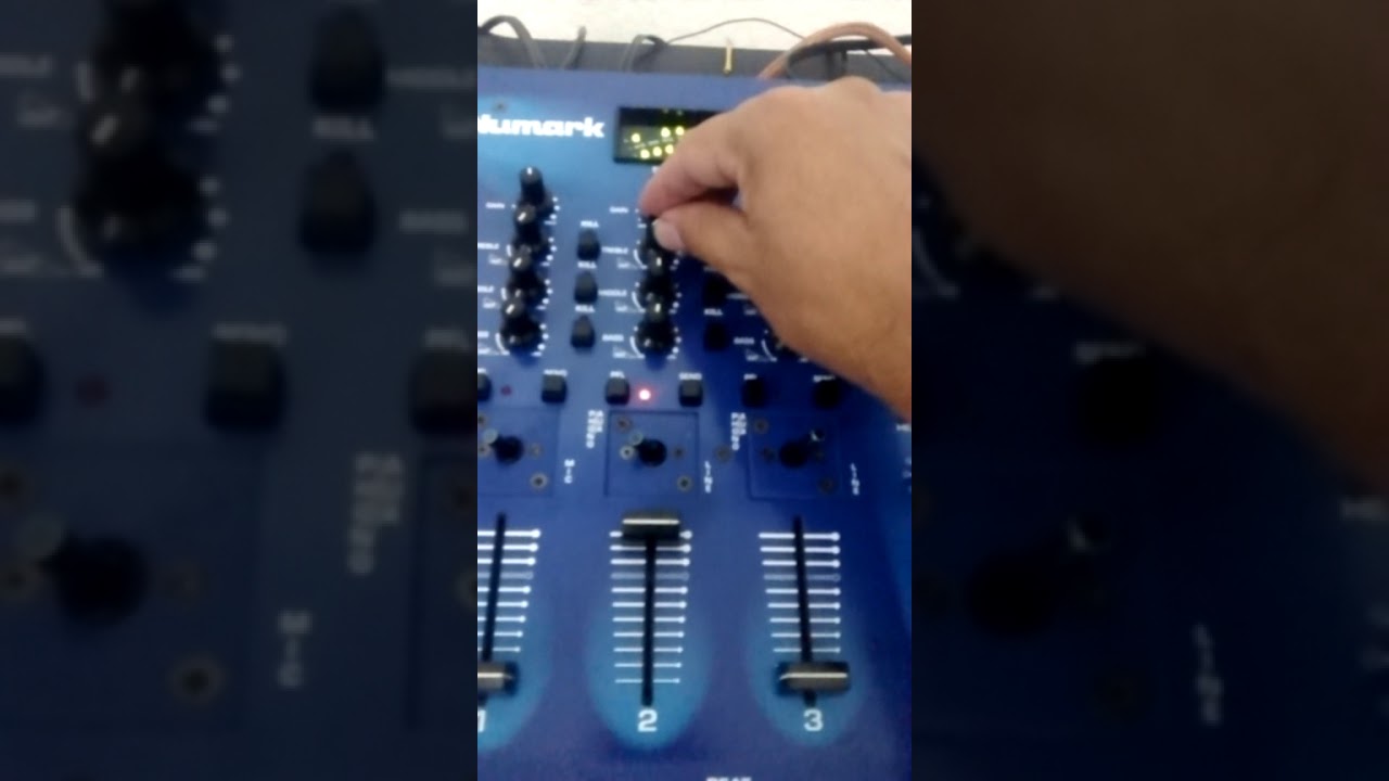 Test Mixer Numark DM2002X - YouTube