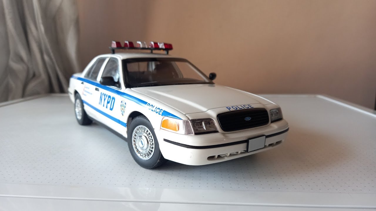Autoart Ford Crown Victoria 1:18 Police Interceptor(NYPD) - YouTube