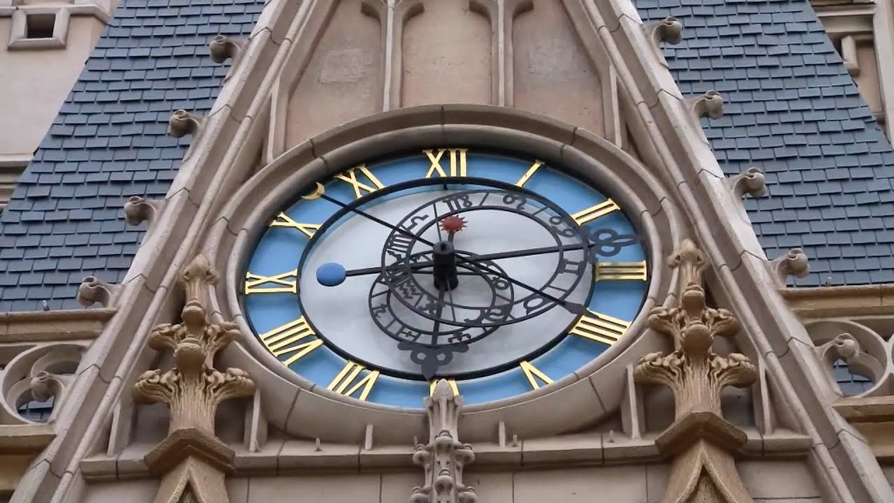 シンデレラ城天文時計 - YouTube