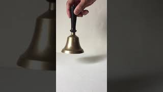 鐘の音が知らせる終わりと始まり / Antique School Bell with Wood