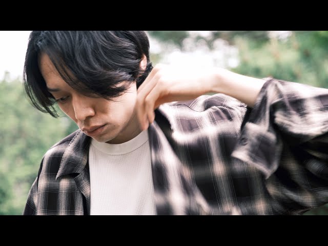 COMOLI】レーヨンチェックオープンカラーシャツで大人なオシャレを