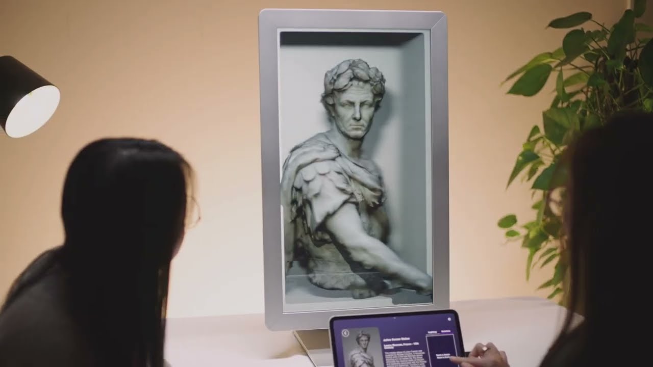 裸眼で3D映像が“浮かび上がる「Looking Glass 27”」が発表 複数人で