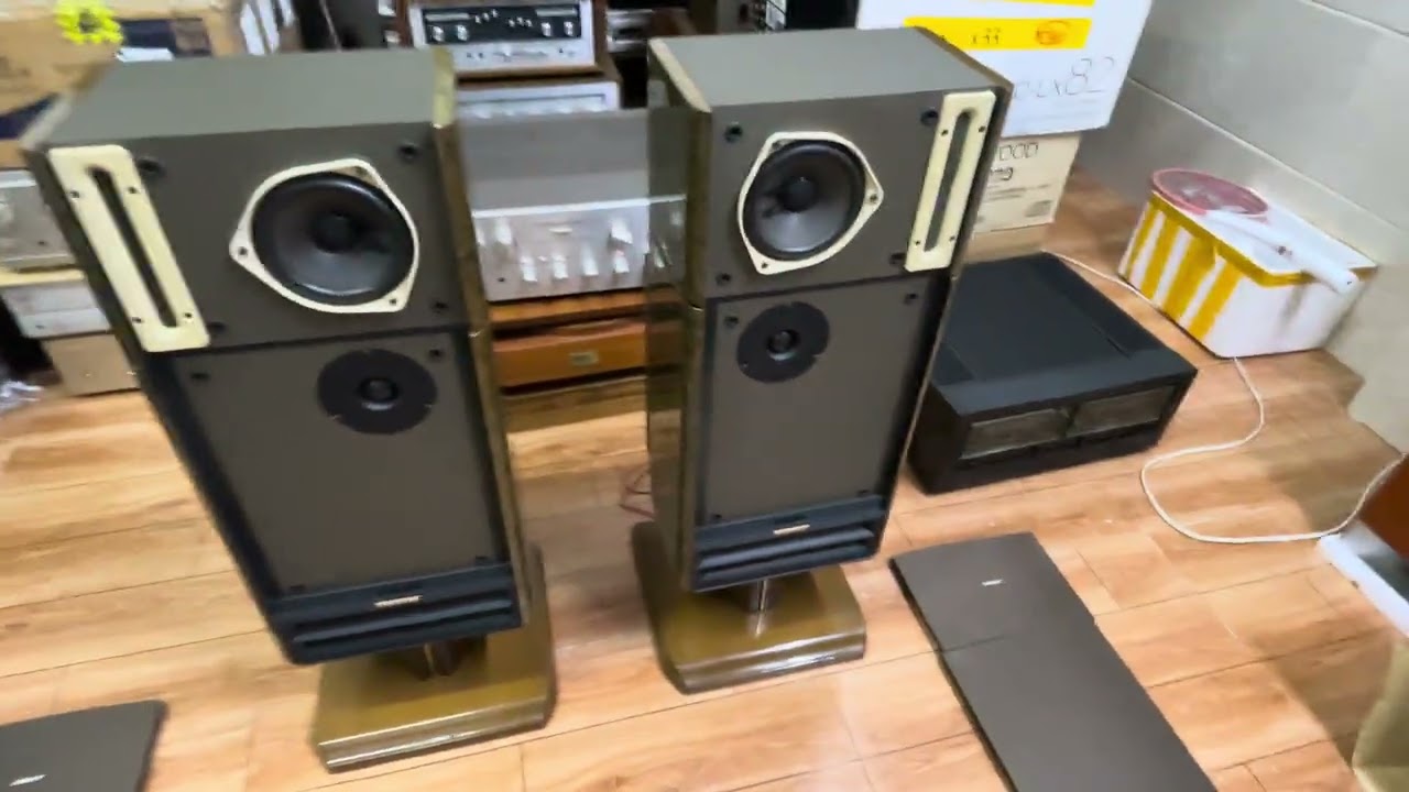 Bose 363 WestBorough speakers, original stands, in excellent