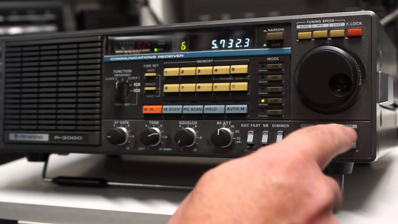 Kenwood R 2000 HF receiver - YouTube