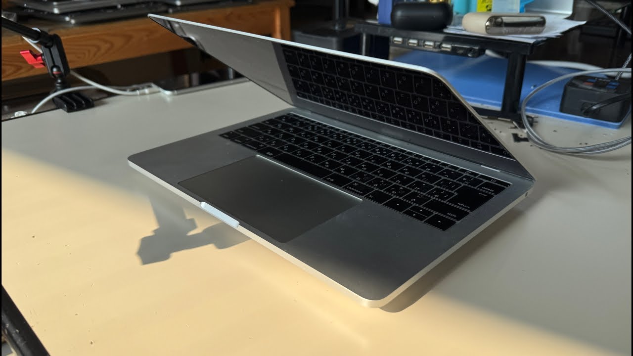 MacBook Pro 2017 A1708 ディスプレイこれ以上角度を上げると画面消灯