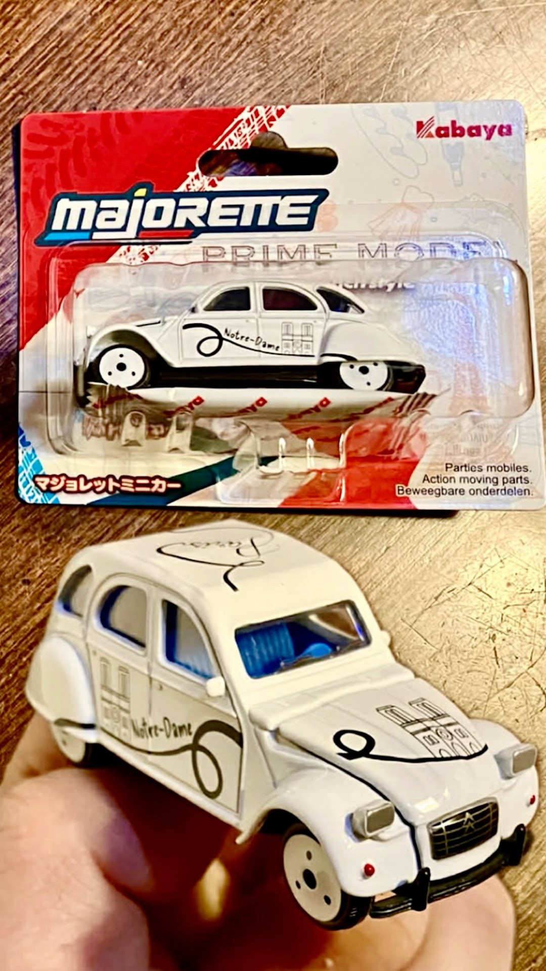 sとにかく カワイイ『シトロエン 2CV』ノートルダム【ミニカー 新製品