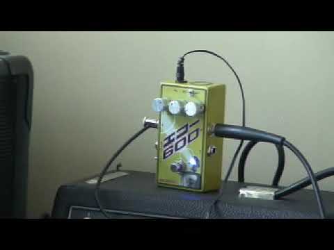 Malekko Echo 300 Bright Analog Delay Pedal - YouTube