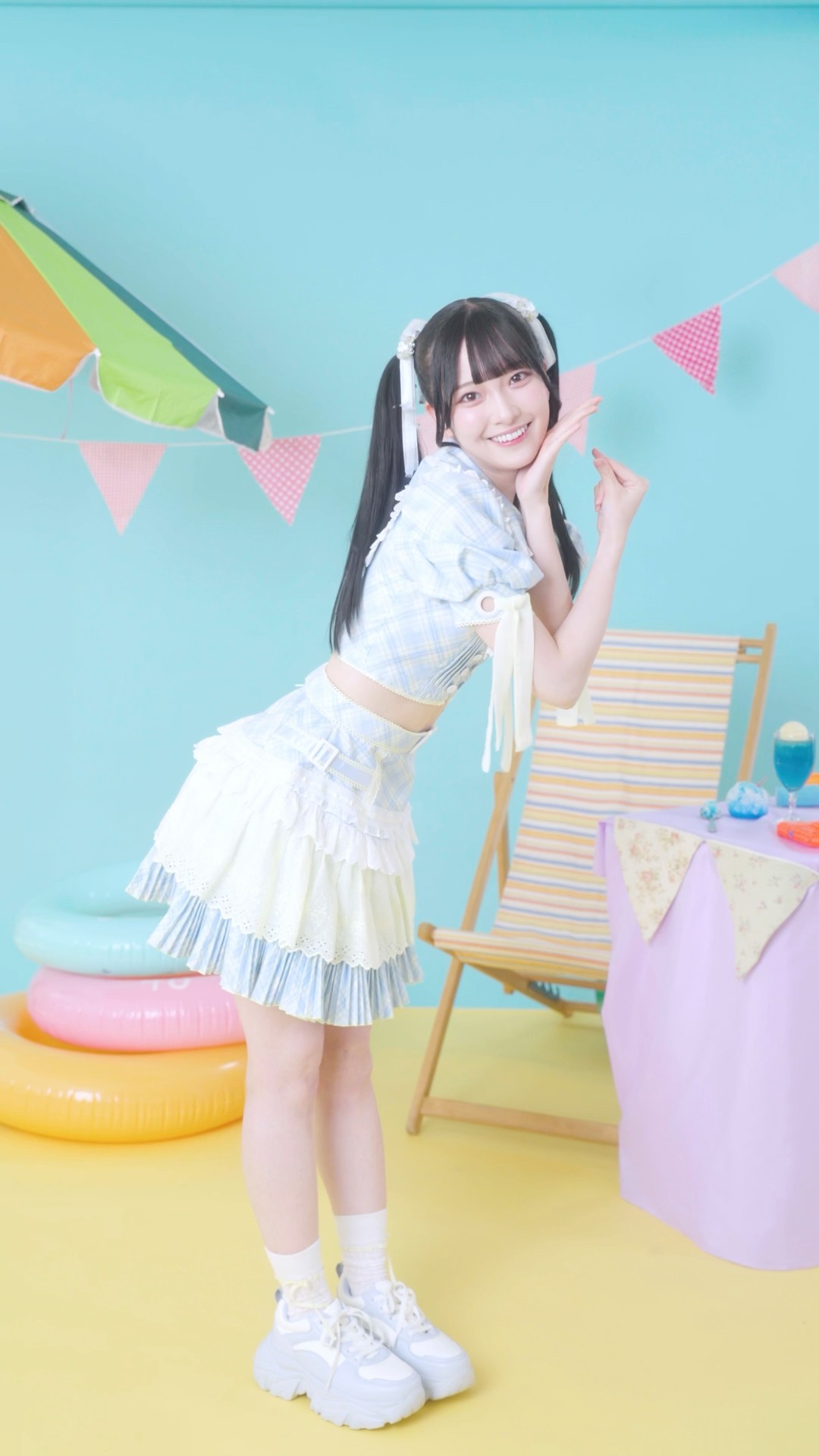 ≒JOY 3rdシングル『ブルーハワイレモン』歌唱衣装 全身ver. / 山田杏