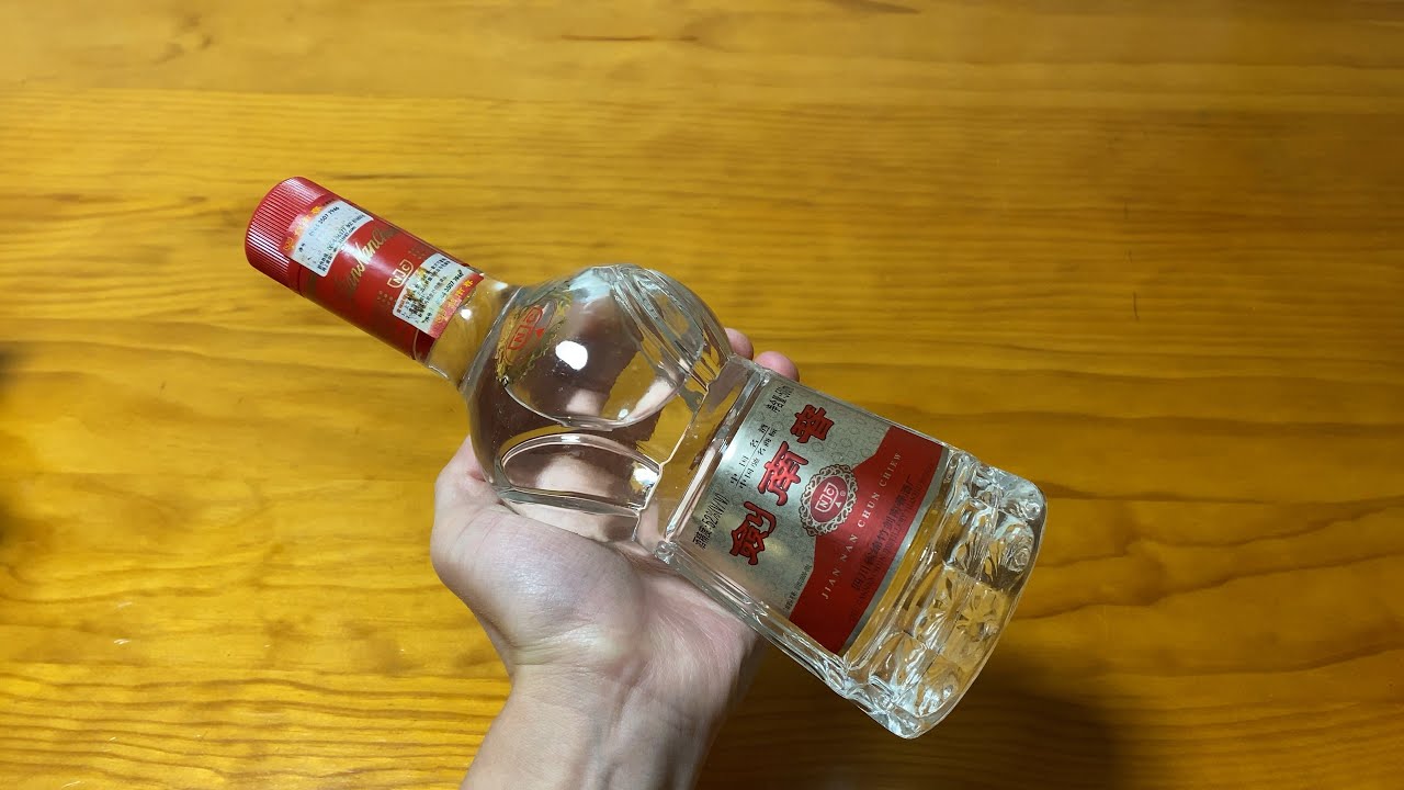 Unboxing Jian Nan Chun Chiew 2003 水晶剑南春 - YouTube